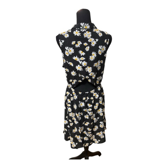 H&M Black and White Sleeveless Sundress with Notched Collar - Picture 4 of 5